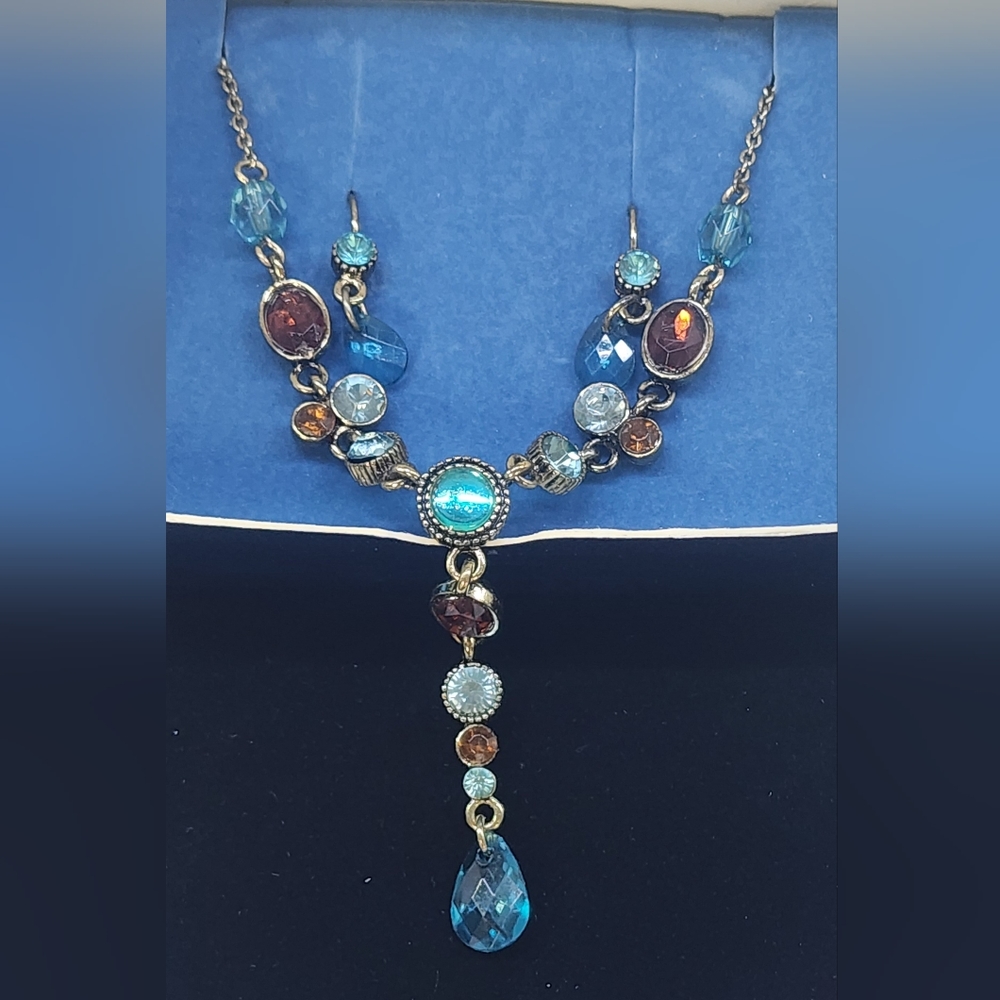 NIP Avon Y Necklace